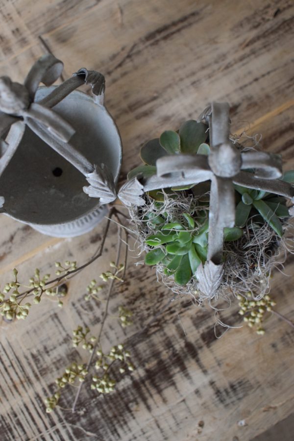 Pflanzkrone Metall Vintage Metalldeko Pflanzen grau Pflanztopf Gefäß Topfpflanze deko Dekoidee Mrs Greenery Shop