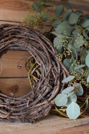 Rebenkranz fertig gebunden. Kranz aus Reben. Naturdeko mit Kränzen Kranz