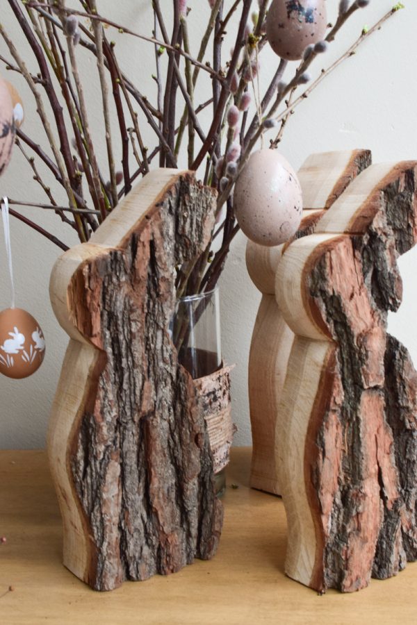 Hase Holzhase Osterhase Vollholz Rinde Rindenhase unbehandelt naturhase dekohase handarbeit osterdeko deko dekoidee holzdeko naturdeko im Mrs Greenery Shop bestellen kaufen