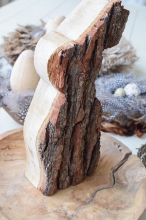 Hase Holzhase Osterhase Vollholz Rinde Rindenhase unbehandelt naturhase dekohase handarbeit osterdeko deko dekoidee holzdeko naturdeko im Mrs Greenery Shop bestellen kaufen