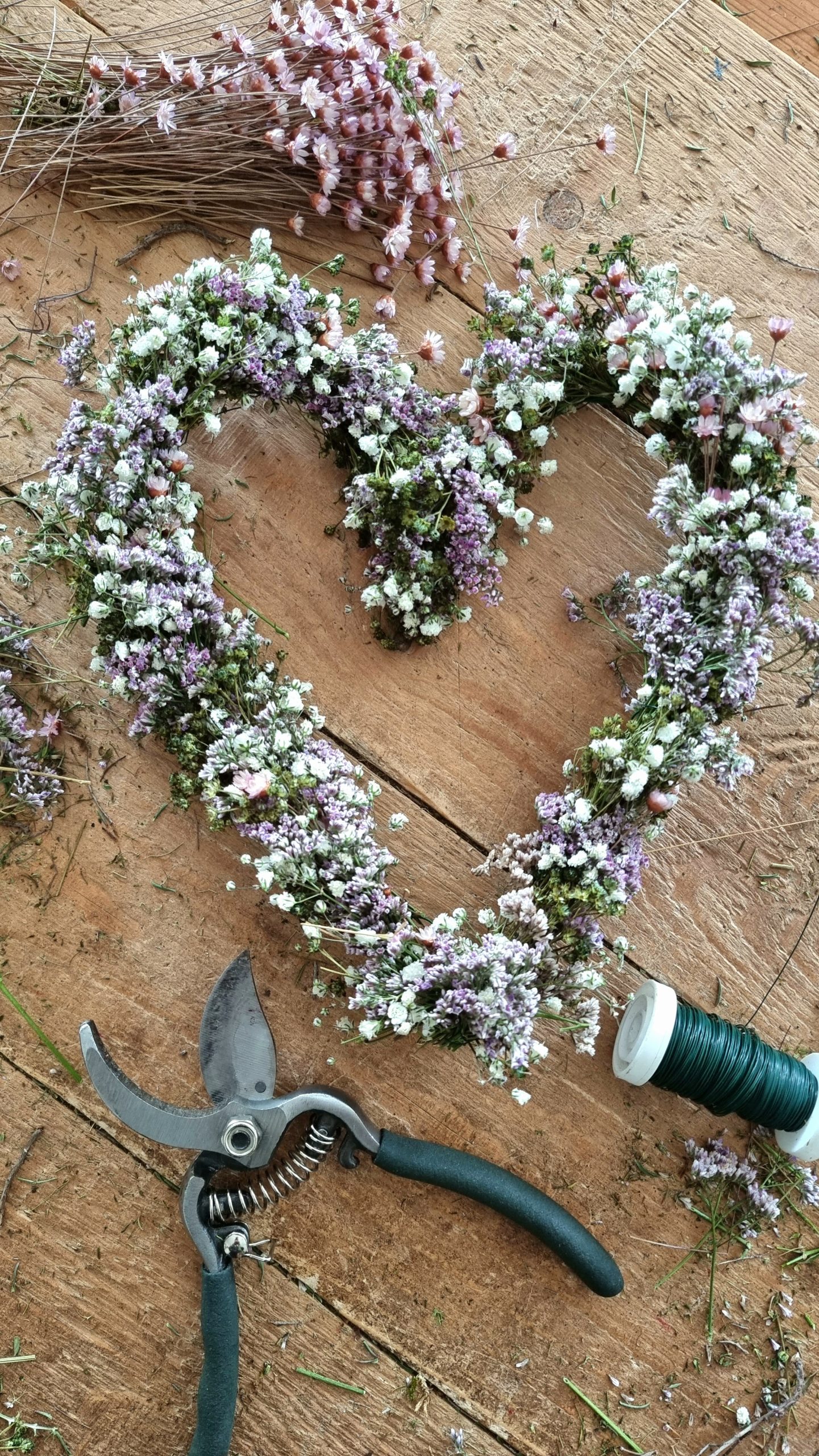 DIY Kreativ-Set Herz Muttertagsherz Trockenblumen Schleierkraut im Mrs Greenery Shop entdecken kaufen bestellen kreativ mit Naturmaterialien