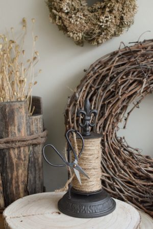 Schnurhalter mit Schere Bonsaischere Metallschere Schere Gartenschere Metall schwarz Schnurhalter mit Schere Metall. Fadenhalter Garnrollenhalter Garten im Mrs Greenery Shop bestellen kaufen