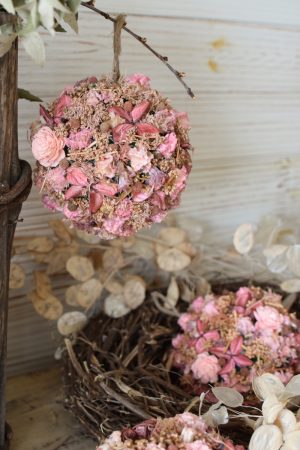 Trockenblumenkugel Trockenblumen getrocknete Blüten Naturdeko Kreativ jetzt im Mrs Greenery Shop bestellen kaufen