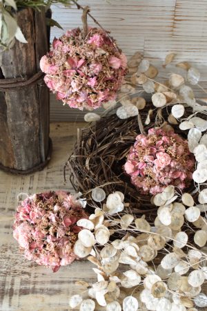 Trockenblumenkugel Trockenblumen getrocknete Blüten Naturdeko Kreativ jetzt im Mrs Greenery Shop bestellen kaufen