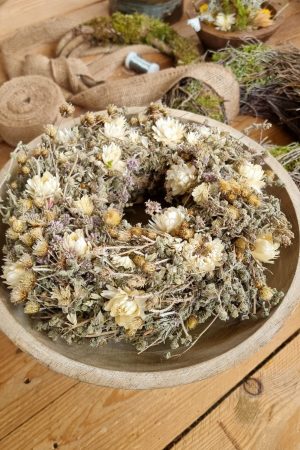 Trockenblumenkranz weiss hell creme fertig gebunden fertigkranz kranz Kränze Dekokranz im Mrs Greenery Shop bestellen kaufen