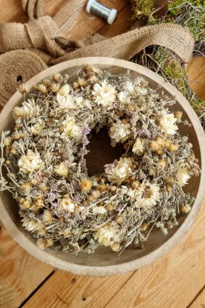 Trockenblumenkranz weiss hell creme fertig gebunden fertigkranz kranz Kränze Dekokranz im Mrs Greenery Shop bestellen kaufen