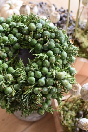 Wacholderkranz mini klein Beerenkranz grün fertig gebunden Fertigkranz Kranz Kränze im Mrs Greenery Shop kaufen bestellen