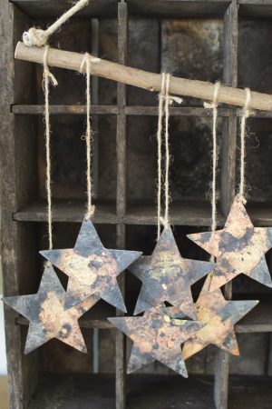 Weihnachtssterne Rost zum Aufhängen. Windspiel mit Sternen mit Rostoptik. Metallsterne für deine Weihnachtsdeko zum Aufhängen Adventsdeko Naturdeko im Mrs Greenery Shop bestellen