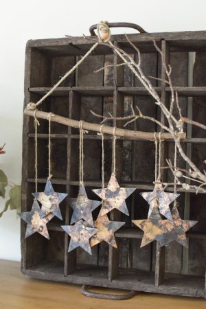 Weihnachtssterne Rost zum Aufhängen. Windspiel mit Sternen mit Rostoptik. Metallsterne für deine Weihnachtsdeko zum Aufhängen Adventsdeko Naturdeko im Mrs Greenery Shop bestellen