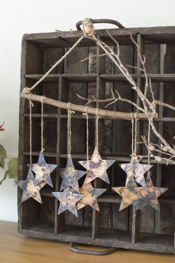 Weihnachtssterne Rost zum Aufhängen. Windspiel mit Sternen mit Rostoptik. Metallsterne für deine Weihnachtsdeko zum Aufhängen Adventsdeko Naturdeko im Mrs Greenery Shop bestellen