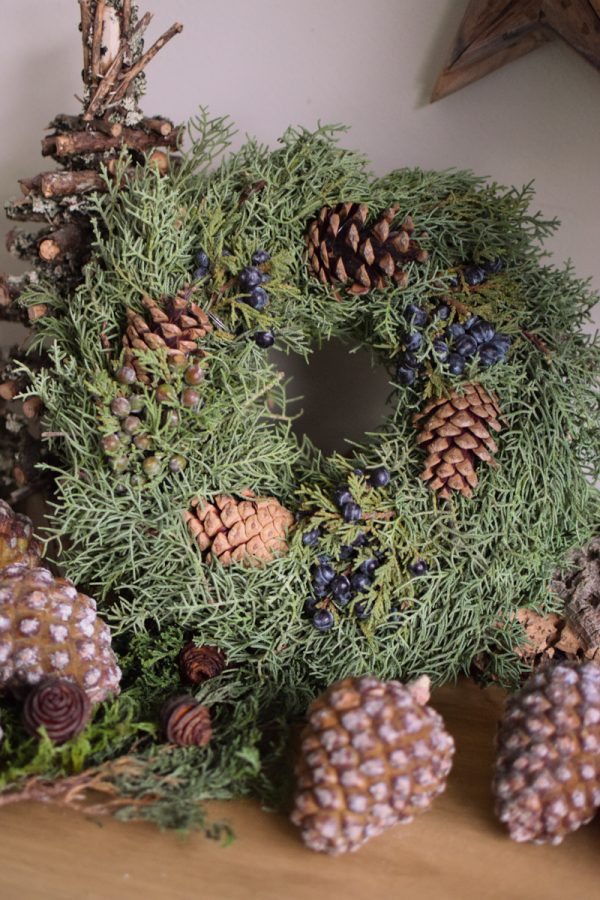 Winterkranz Kranz fertig gebunden Zypresse Zapfen Advent Weihnachten Kränze im Mrs Greenery Shop bestellen