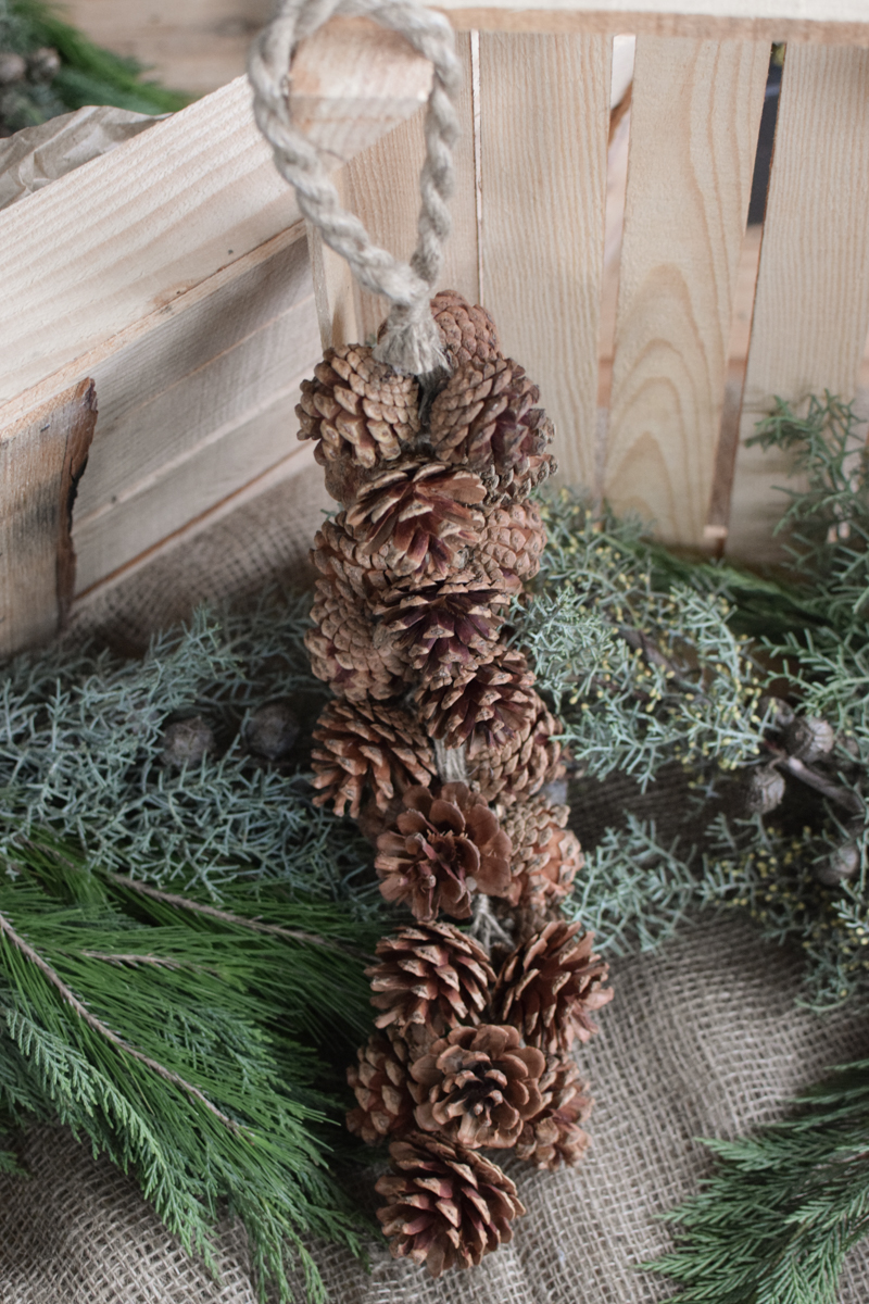 Zapfengirlande Girlande Zapfen WEihnachtsgirlande Zapfendeko im Mrs Greenery Shop bestellen