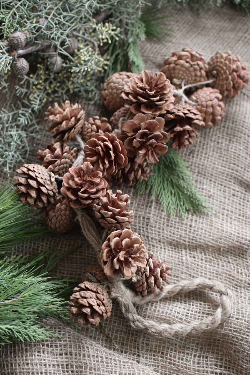 Zapfengirlande Girlande Zapfen WEihnachtsgirlande Zapfendeko im Mrs Greenery Shop bestellen