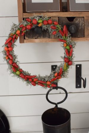 Zierpfeffer Pfeffer im Bund Dekopfeffer rot orange. Pfefferkranz Gewürzekranz Kranzbinden Kreativsein im Mrs Greenery Shop bestellen kaufen