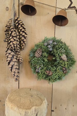 winterkranz weihnachtskranz tannenkranz zapfenkranz im mrs greenery shop bestellen kaufen