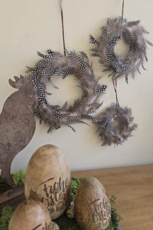 federkranz federkraenze hellbraun braun schwarz weiss osterdeko deko dekokranz federn dekoidee minikranz kränze im Mrs Greenery Shop bestellen kaufen