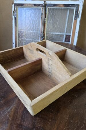 Holz-Tablett mit 4 Fächern