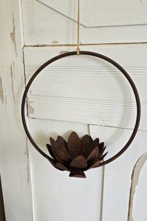 Rost-Ring mit Blüte