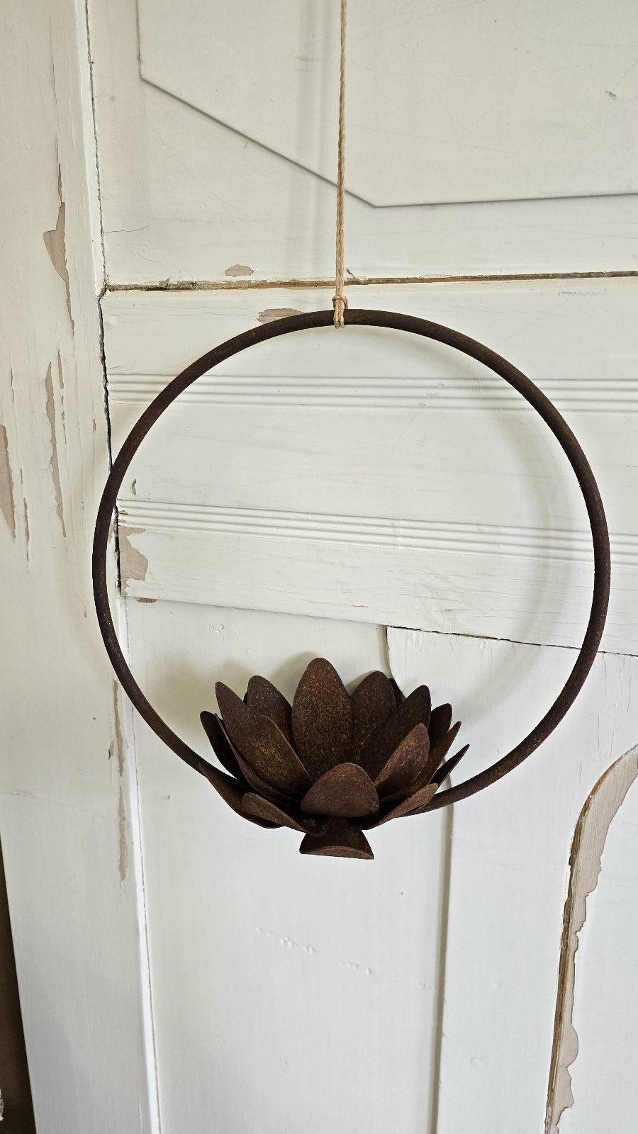 Rost-Ring mit Blüte